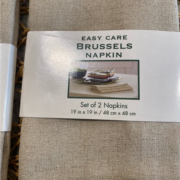 2 NEW SETS OF 4 EASY CARE BRUSSELS NAPKINS TAN 19” x 19” - Picture 2 of 4